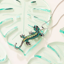 Load image into Gallery viewer, Shimmery Salamander - Green
