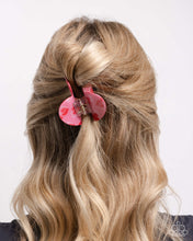 Load image into Gallery viewer, Courting Clip - Pink

