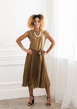 Load image into Gallery viewer, Gold Pearl Necklace Set. Including earrings, bracelet and a ring displayed on a Model.
