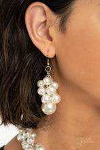 Load image into Gallery viewer, Regal 2020 Zi Collection Signature Series Necklace
