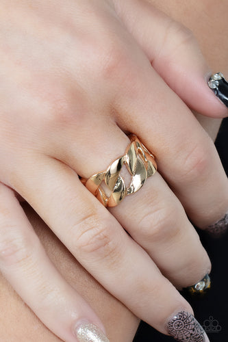 Shiny industrial gold links connect in a row across the finger resulting in a bold modern vibe. Features a stretchy band for a flexible fit.  Sold as one individual ring.
